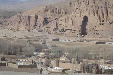https://upload.wikimedia.org/wikipedia/commons/thumb/e/e6/Cultural_Landscape_and_Archaeological_Remains_of_the_Bamiyan_Valley-130348.jpg/800px-Cultural_Landscape_and_Archaeological_Remains_of_the_Bamiyan_Valley-130348.jpg